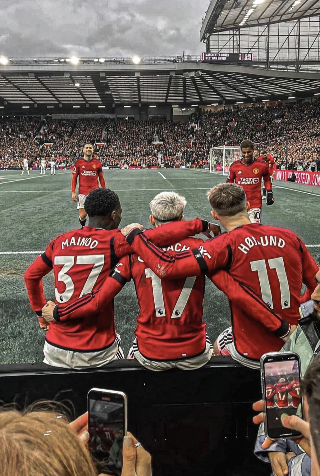 曼联老将宣布退役，球迷感伤告别