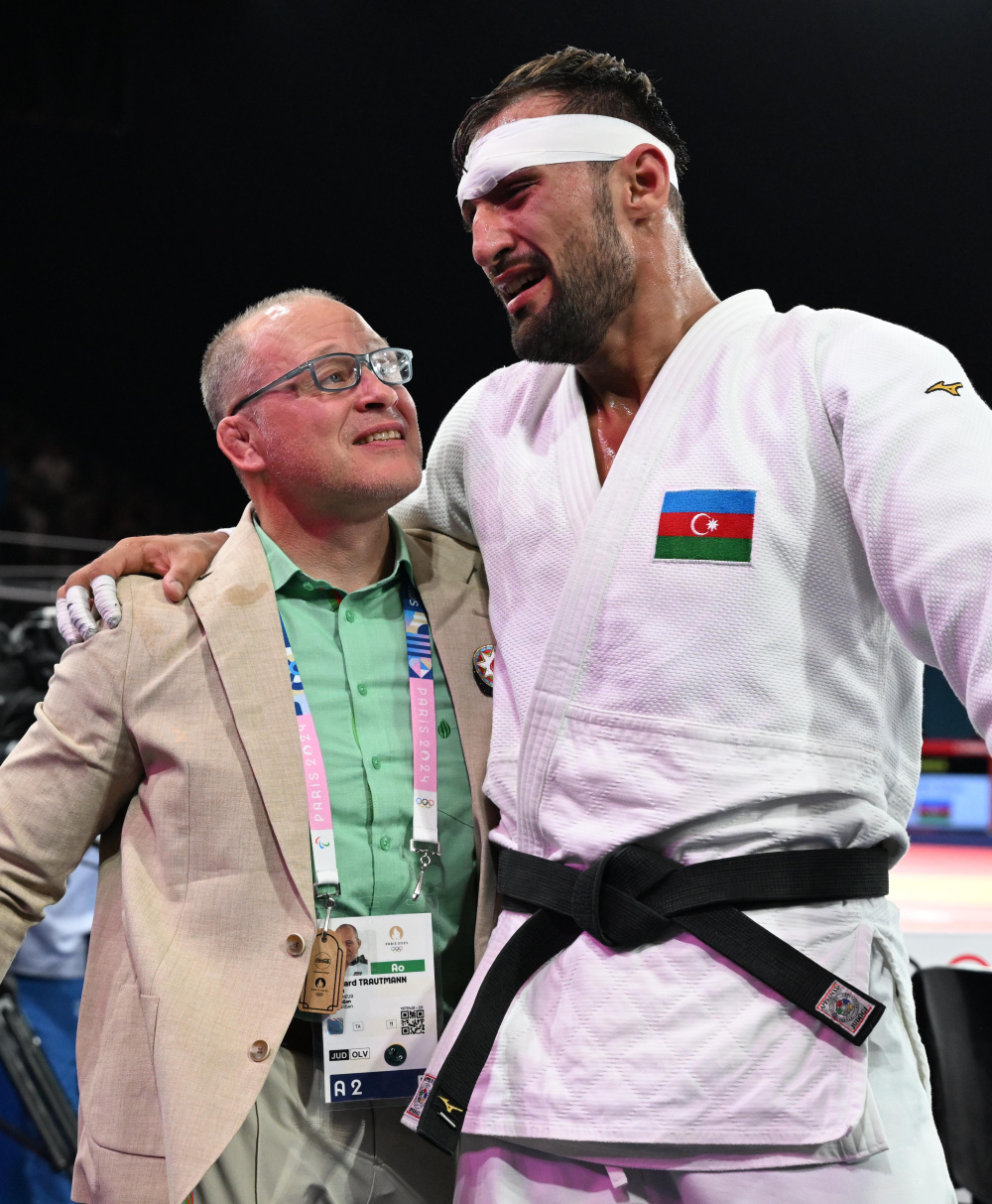 阿塞拜疆球队在国际足球比赛中战胜对手