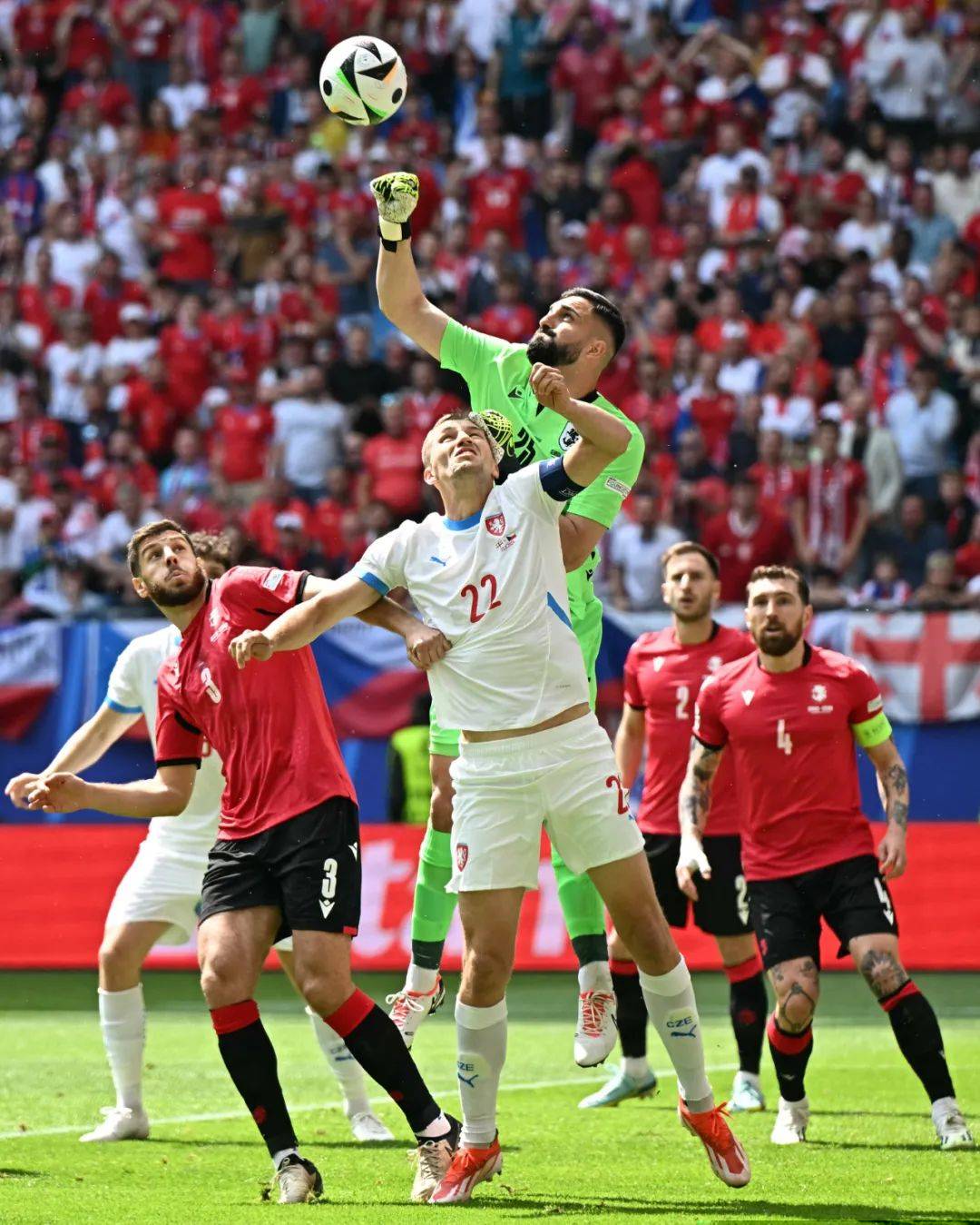 广州队爆发神级表现，欧洲杯被彻底压制，高光操作的简单介绍