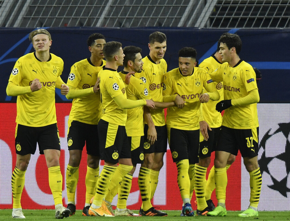 德甲劲旅豪取胜利，坐稳晋级位置