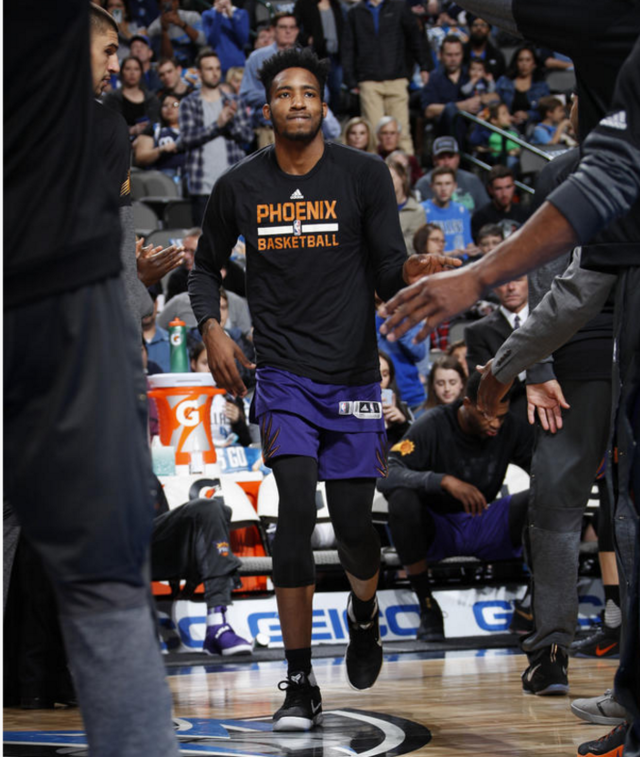 小牛客场击败魔术,结束连败 小牛客场击败魔术,结束连败