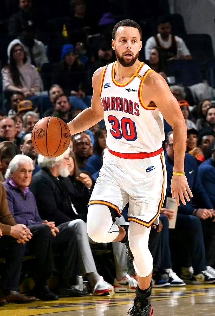 包含开拓者狂胜马刺，西部升至第四的词条