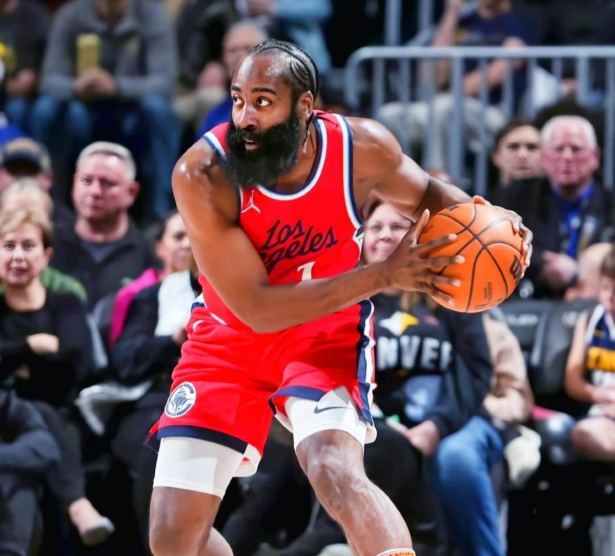 快船主场击败爵士，取得两连胜