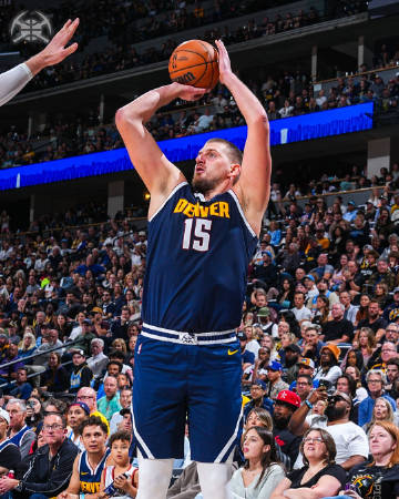 快船主场击败独行侠，乔治27+8