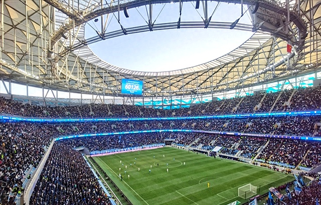 观赛人数达到新高,球场座无虚席 观赛人数达到新高,球场座无虚席