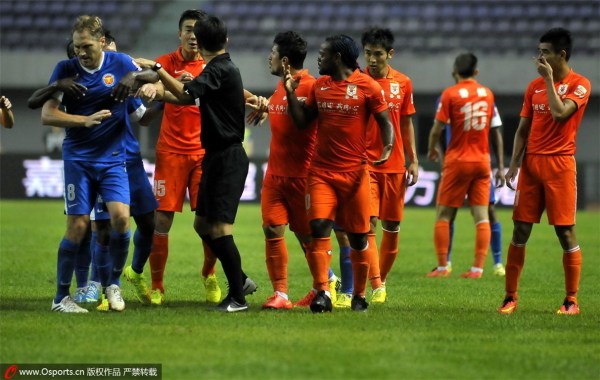 南亚球员聚焦团队合作，成功反击对手的简单介绍