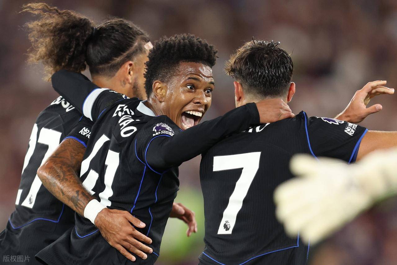 切尔西豪取连胜,反超对手登顶英超积分榜 切尔西豪取连胜,反超对手登顶英超积分榜