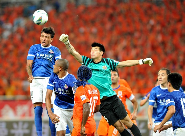 包含鲁能击败申鑫，取得关键三分的词条