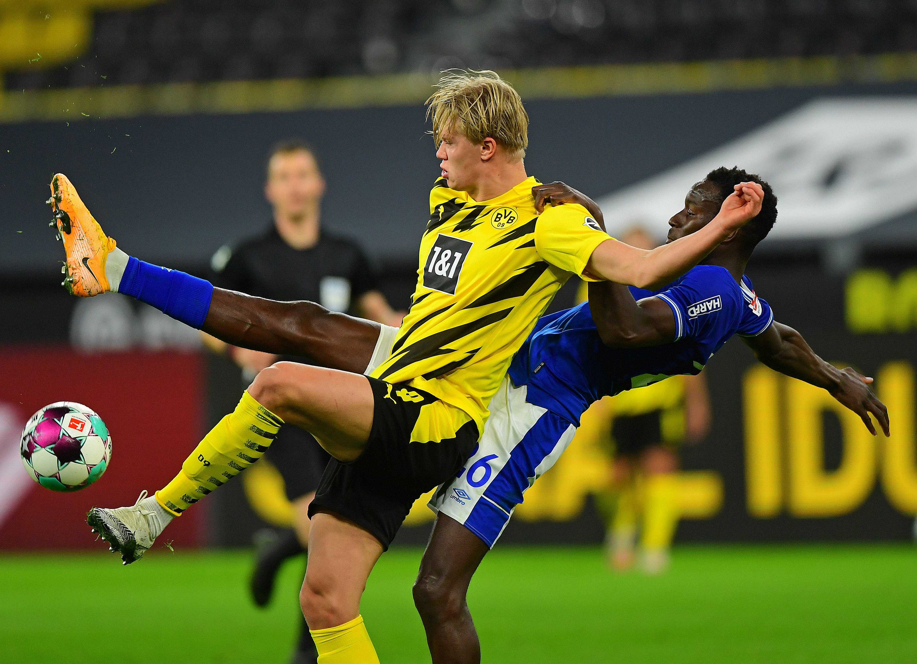 沙尔克突袭多特蒙德，力争胜利的简单介绍