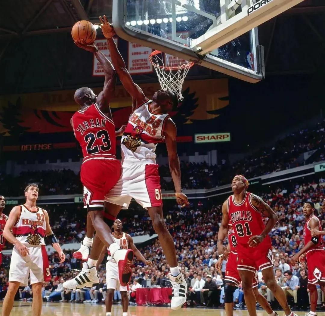 关于球场上的篮球传奇故事温暖人心的信息