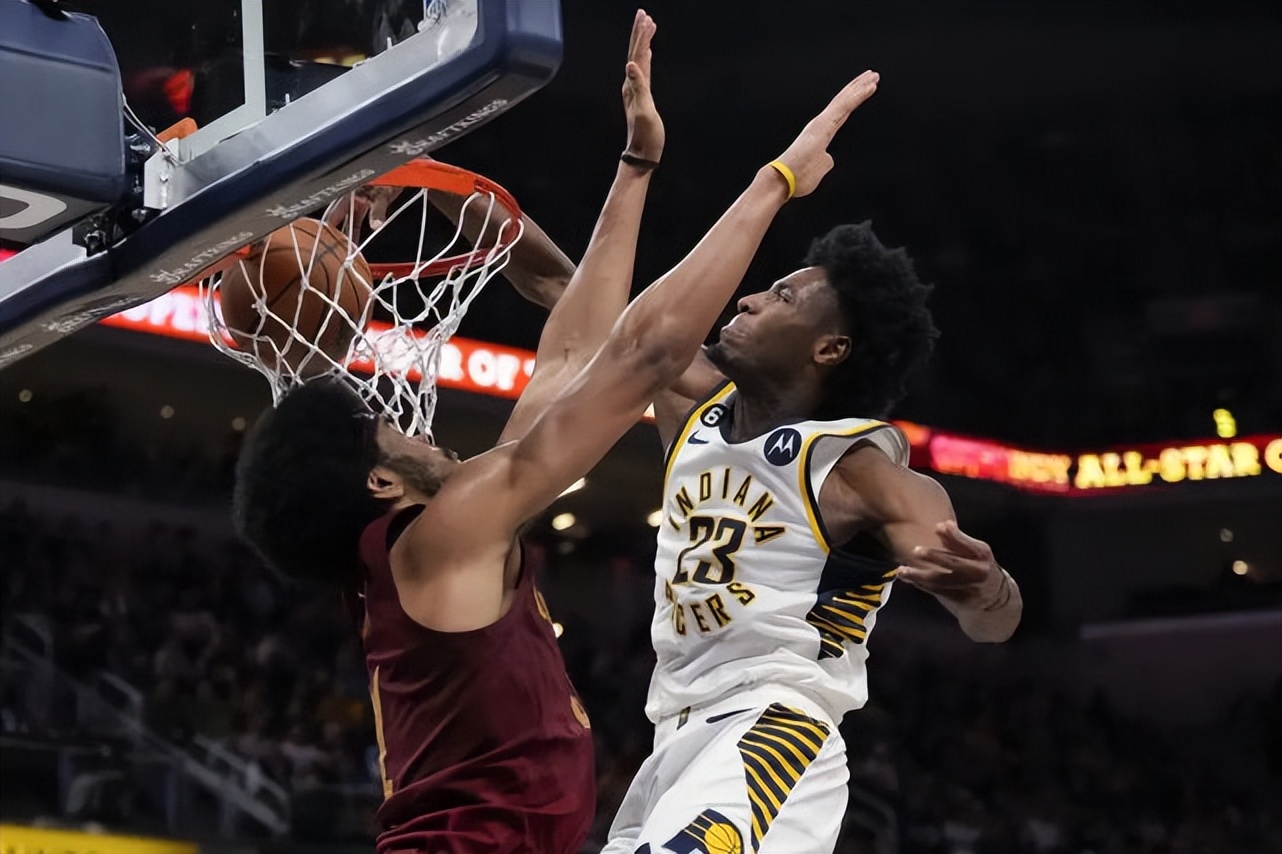 汉诺威球员拼尽全力，取得一场关键胜利的简单介绍