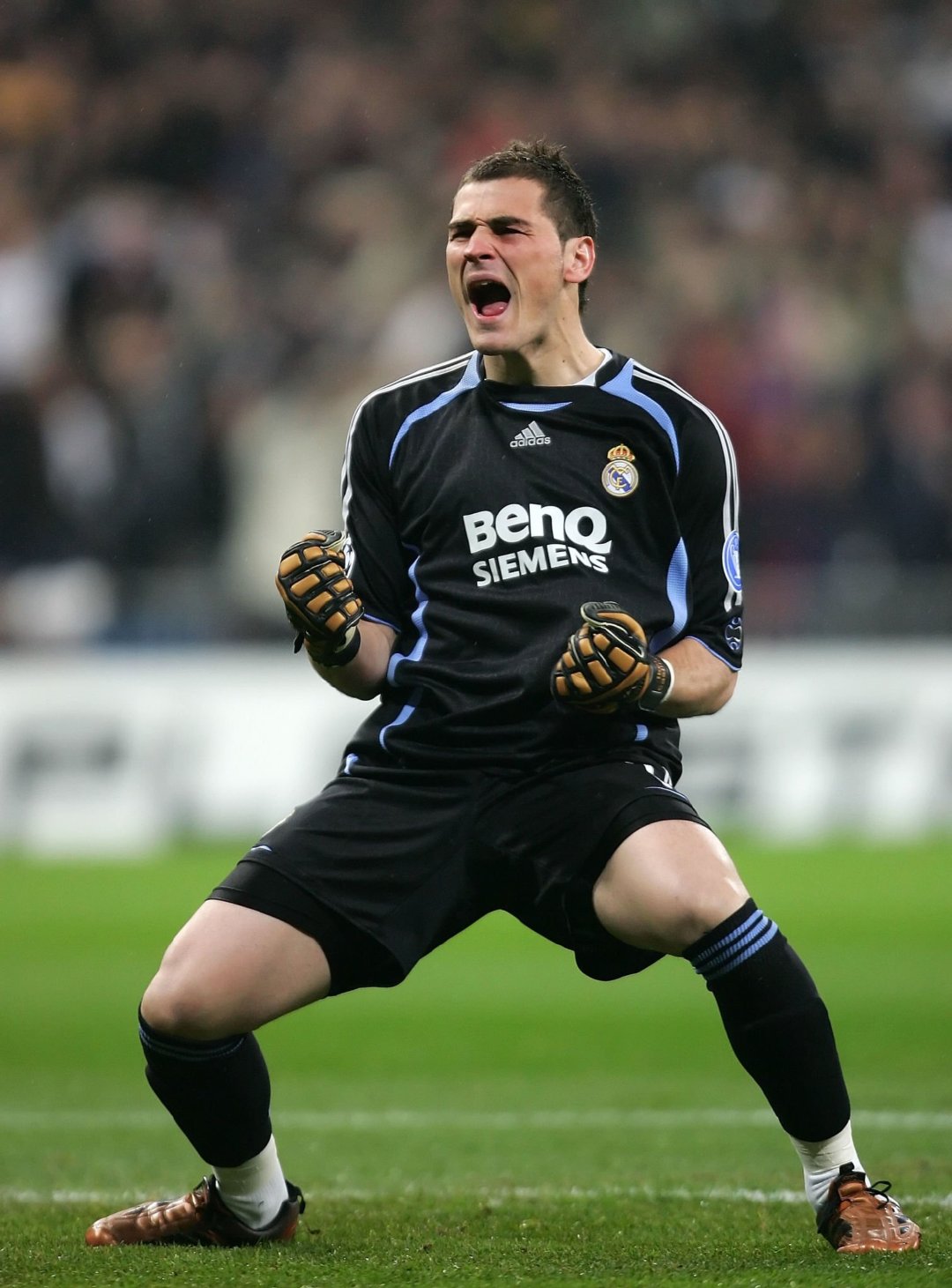 关于卡利亚里中场球员状态神勇,成队内关键人物的信息 关于卡利亚里中场球员状态神勇,成队内关键人物的信息